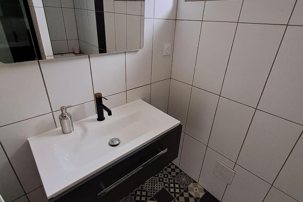 Agreable T2 Classe 3 Etoiles, Refait A Neuf, Dans Quartier Calme Rodez Extérieur photo
